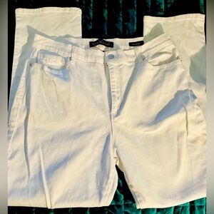 Women’s White Gloria Vanderbilt Amanda Jeans Size 16 inseam 29